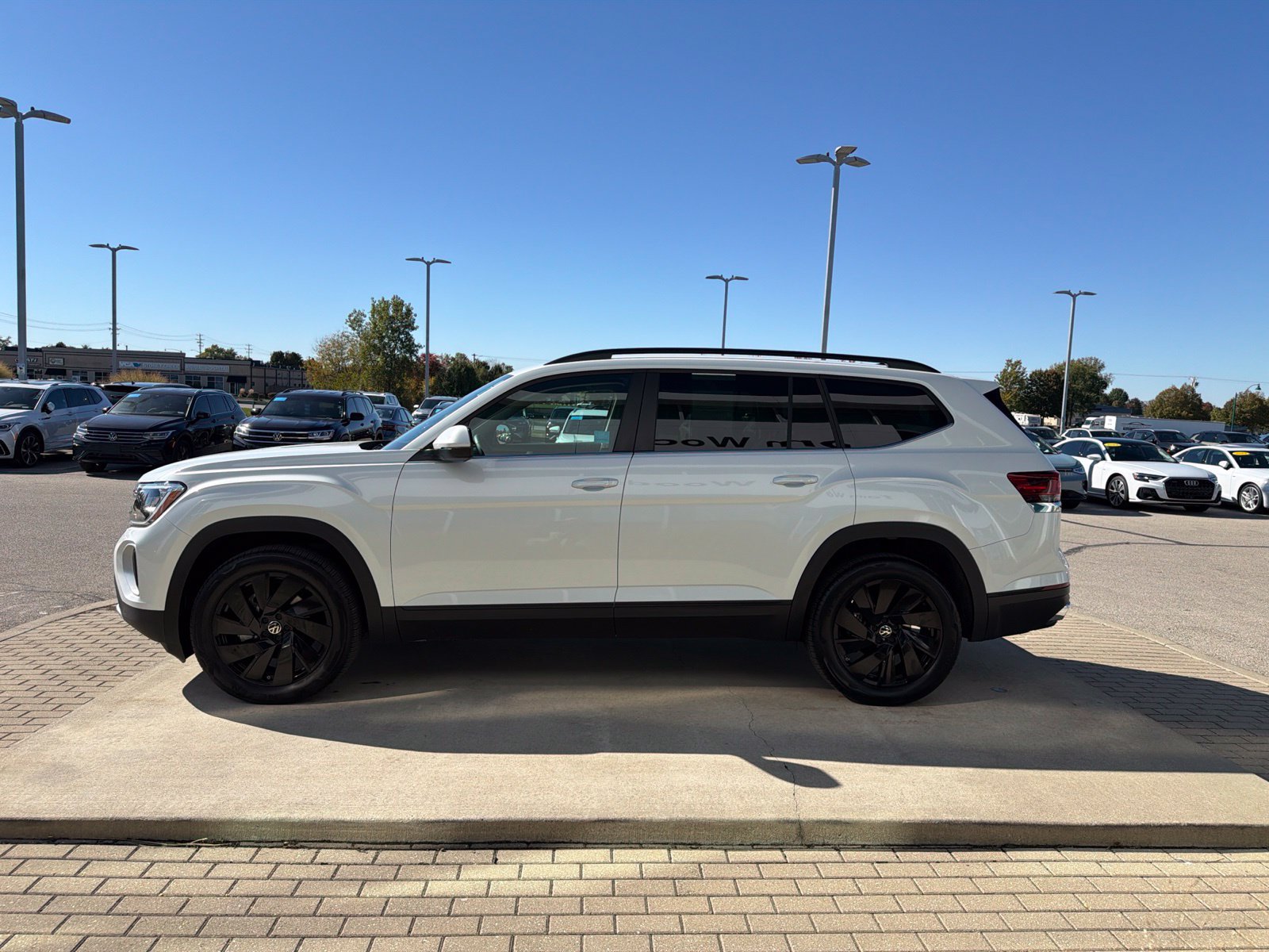 Used 2026 Volkswagen Atlas SE w/ Black Wheel Package AWD/4WD image 8