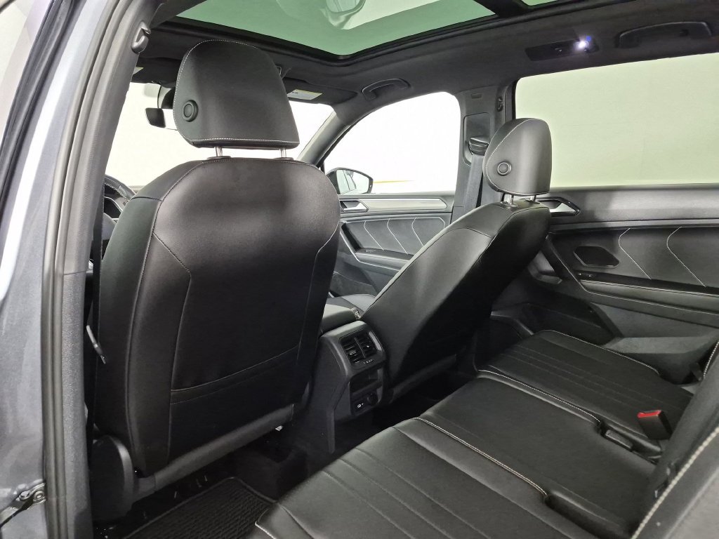 Used 2023 Volkswagen Tiguan SE R-Line FWD image 31