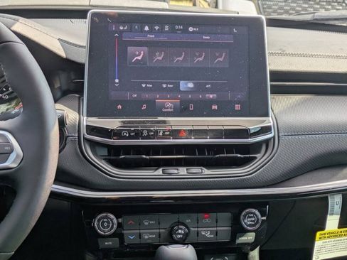 New 2026 Jeep Compass Latitude image 16