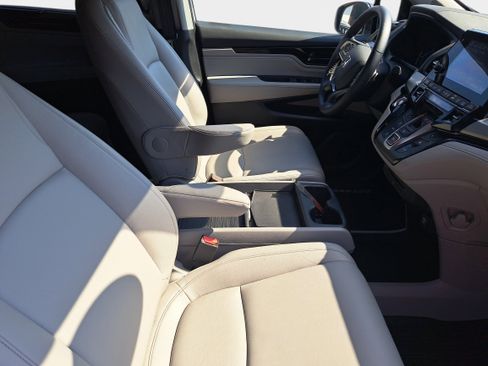 Used 2024 Honda Odyssey Touring image 10