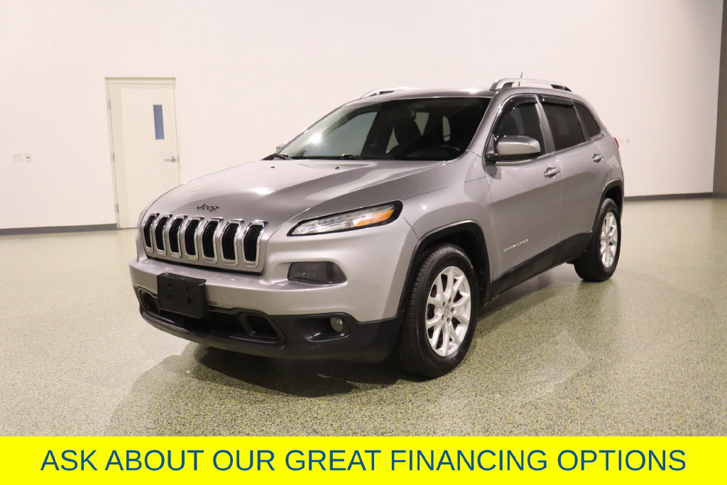 Used 2017 Jeep Cherokee Latitude w/ Comfort & Sound Group FWD image 4