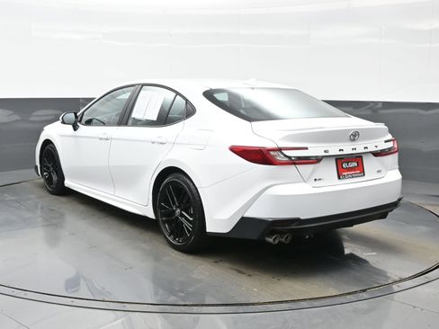 Used 2025 Toyota Camry SE image 4