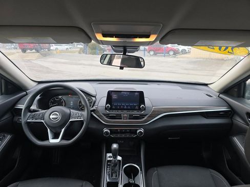 Used 2024 Nissan Altima 2.5 SV image 14