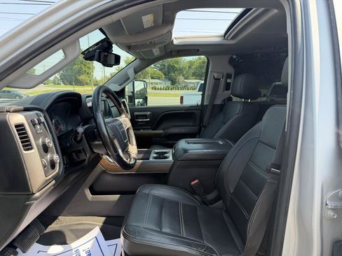 Used 2019 GMC Sierra 2500 Denali w/ Duramax Plus Package AWD/4WD image 11