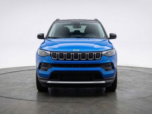 Used 2025 Jeep Compass Limited AWD/4WD image 2