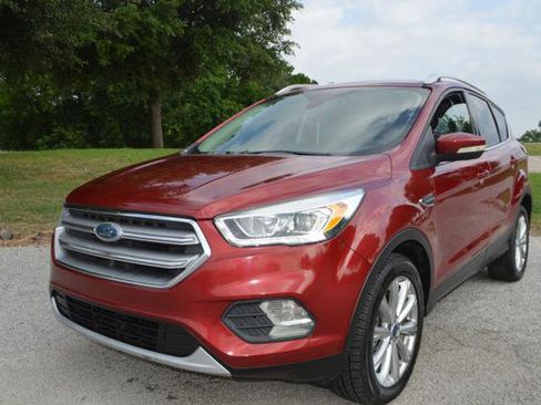Used 2017 Ford Escape Titanium FWD image 1