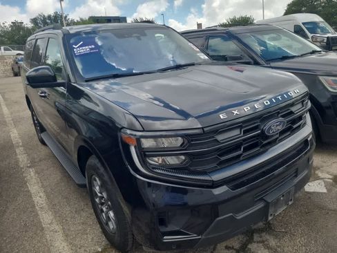 Used 2025 Ford Expedition Active AWD/4WD image 3