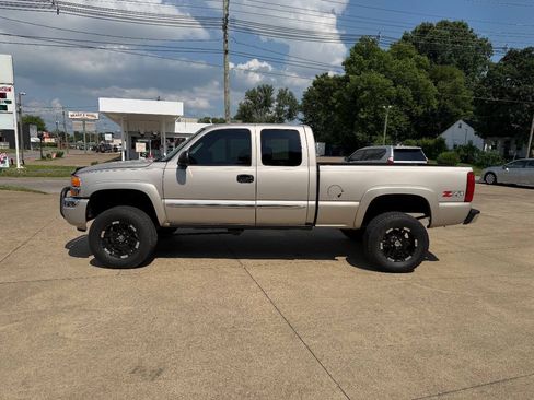 Used 2005 GMC Sierra 1500 SLE w/ Light Duty Power Package AWD/4WD image 3