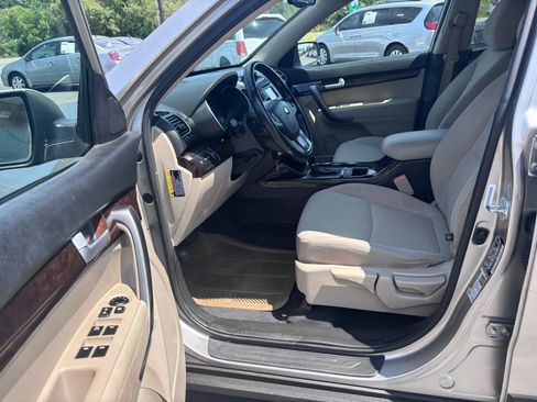 Used 2015 Kia Sorento LX FWD image 11