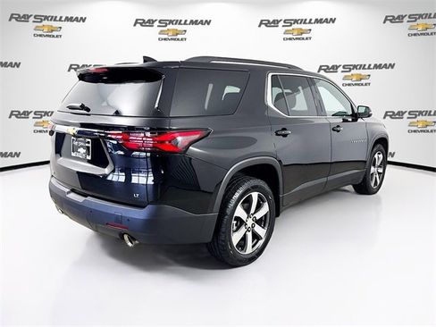 Used 2023 Chevrolet Traverse LT w/ LT Premium Package image 7