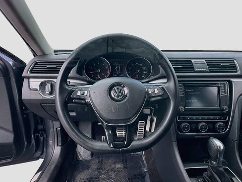 Used 2018 Volkswagen Passat 2.0T R-Line w/ R-Line Lighting Package FWD image 11