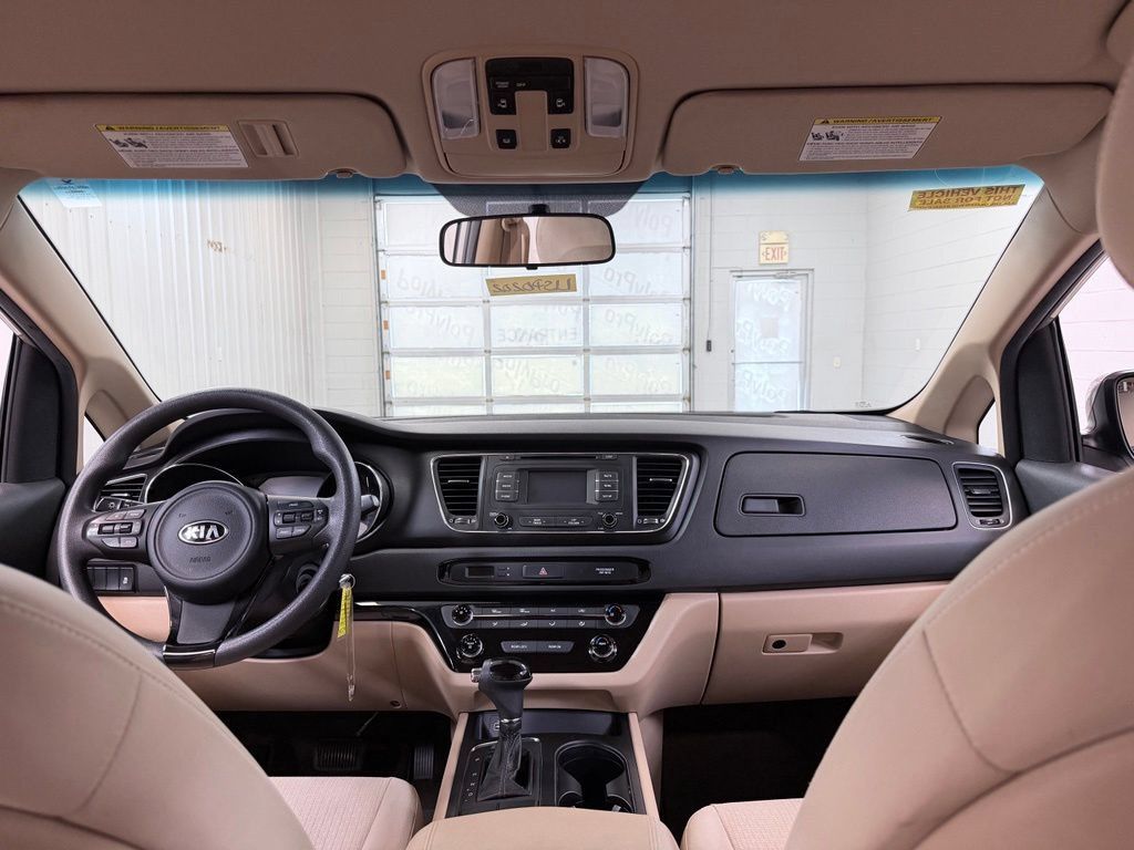 Used 2017 Kia Sedona LX FWD image 25