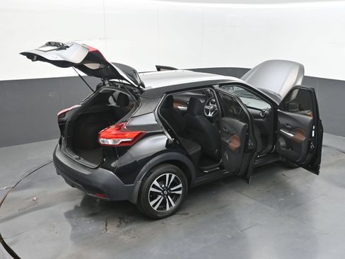 Used 2018 Nissan Kicks SR FWD image 45