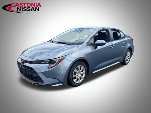 Used 2024 Toyota Corolla LE FWD image 3