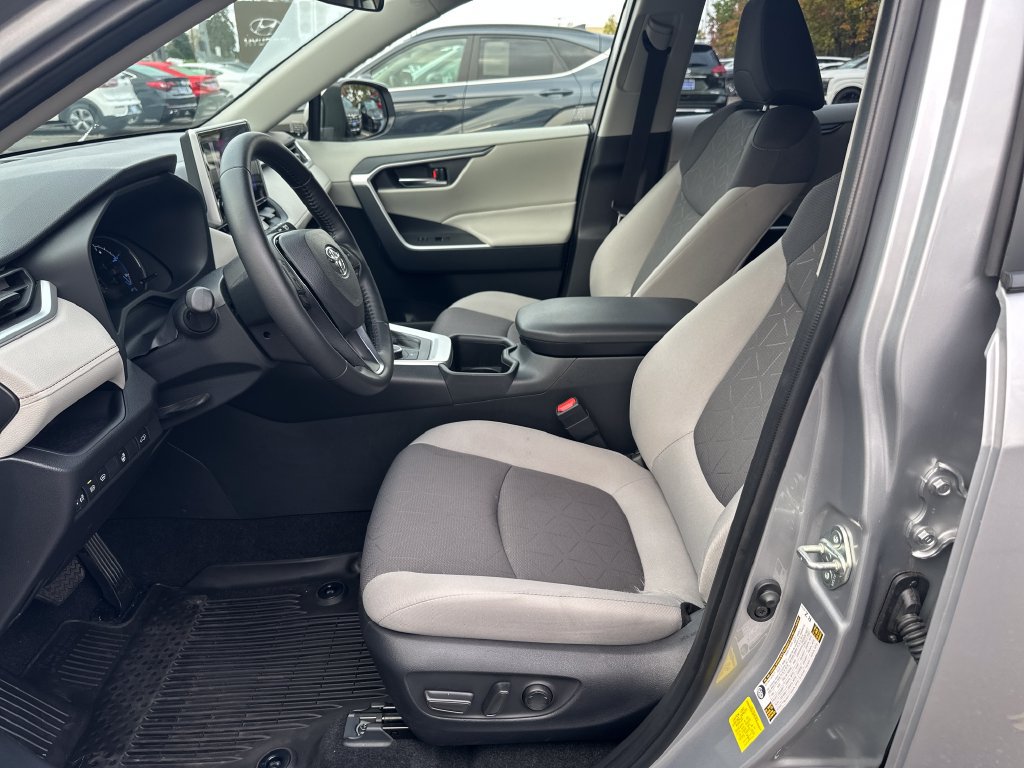 Used 2025 Toyota RAV4 XLE w/ Convenience Package AWD/4WD image 12