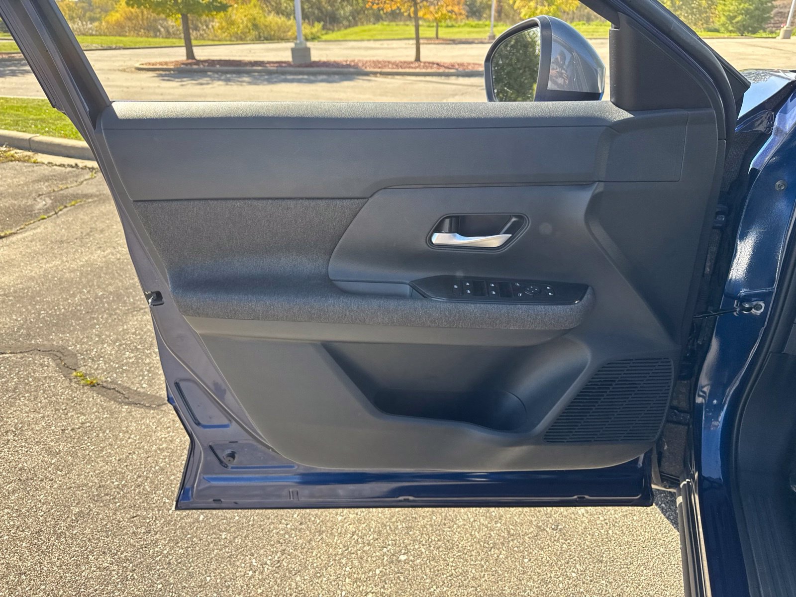 Used 2025 Nissan Kicks SV AWD/4WD image 13