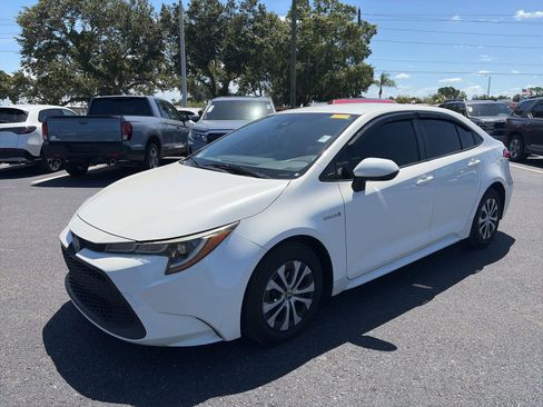 Used 2020 Toyota Corolla LE FWD image 3
