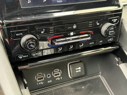 Used 2023 Jeep Grand Cherokee Altitude AWD/4WD image 15