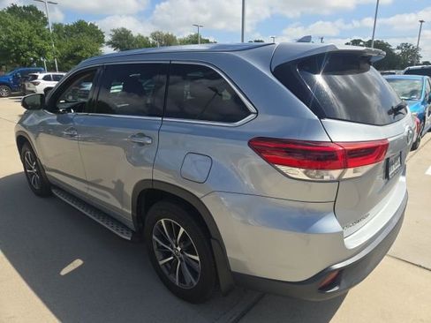 Used 2017 Toyota Highlander XLE image 4