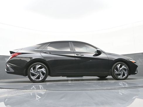 Used 2024 Hyundai Elantra SEL w/ Convenience Package image 38