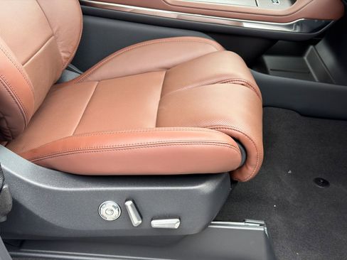 New 2026 Lincoln Navigator L Reserve AWD/4WD image 13
