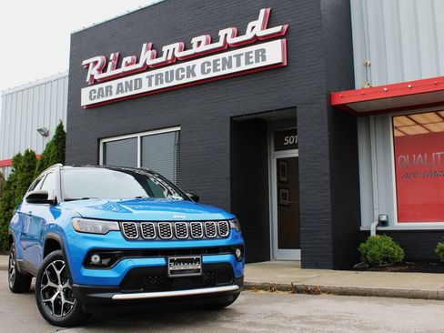 Used 2024 Jeep Compass Limited AWD/4WD image 2