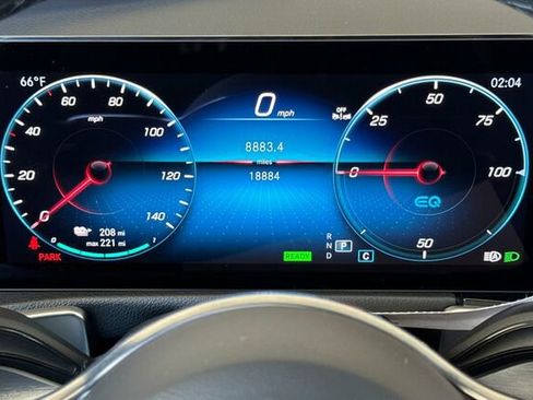 Used 2023 Mercedes-Benz EQB 300 4MATIC image 34