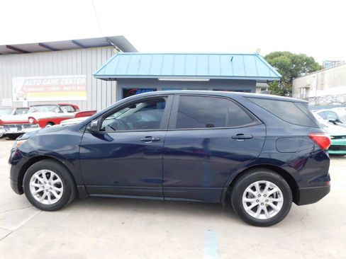 Used 2020 Chevrolet Equinox LS w/ LS Convenience Package image 4