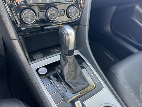 Certified 2022 Volkswagen Passat 2.0T SE image 15