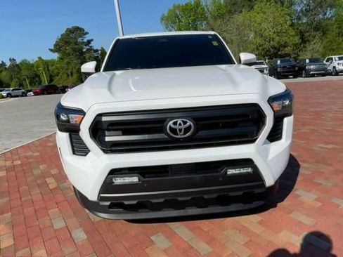 Used 2025 Toyota Tacoma SR5 w/ SR5 Upgrade Package AWD/4WD image 4