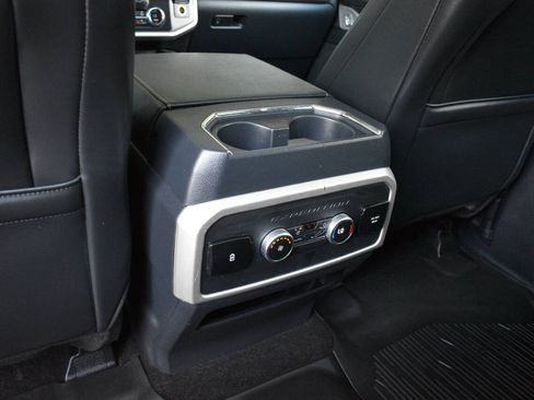 Used 2022 Ford Expedition XLT RWD image 17