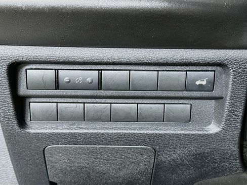 Used 2024 Mitsubishi Outlander SE FWD image 17
