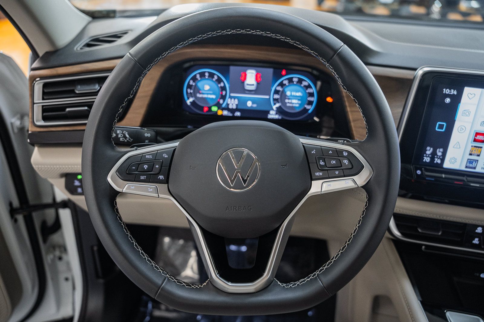 Used 2024 Volkswagen Atlas SE w/ Black Wheel Package AWD/4WD image 32