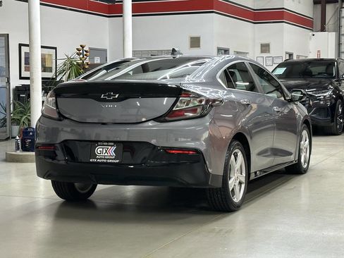 Used 2018 Chevrolet Volt LT w/ Comfort Package image 2