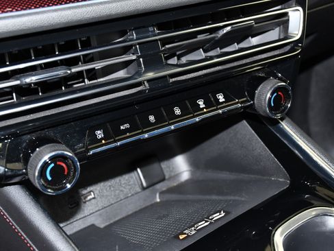 Used 2025 Chevrolet Traverse Z71 image 29