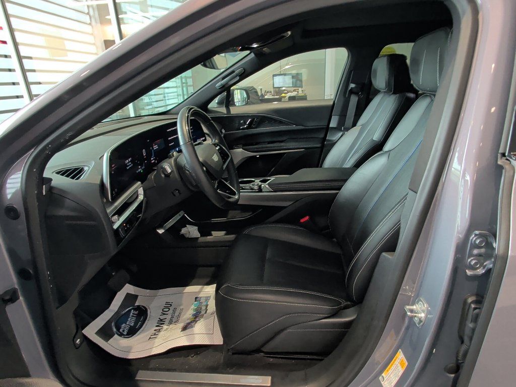 Used 2024 Cadillac Lyriq Luxury AWD/4WD image 9
