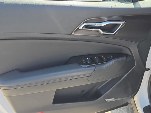 Certified 2023 Kia Sportage EX FWD image 17
