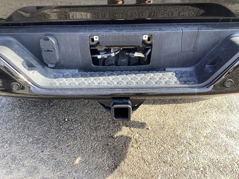 Used 2023 Chevrolet Colorado ZR2 w/ ZR2 Convenience Package III image 12