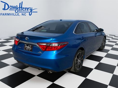 Used 2016 Toyota Camry SE image 5