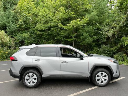 Used 2023 Toyota RAV4 LE AWD/4WD image 6