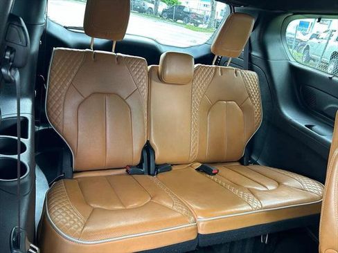 Certified 2023 Chrysler Pacifica Pinnacle FWD image 56