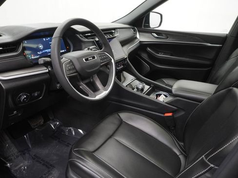 Certified 2025 Jeep Grand Cherokee L Limited w/ Luxury Tech Group II image 18