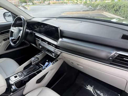 Certified 2024 Kia Telluride S w/ S Sunroof Package AWD/4WD image 34