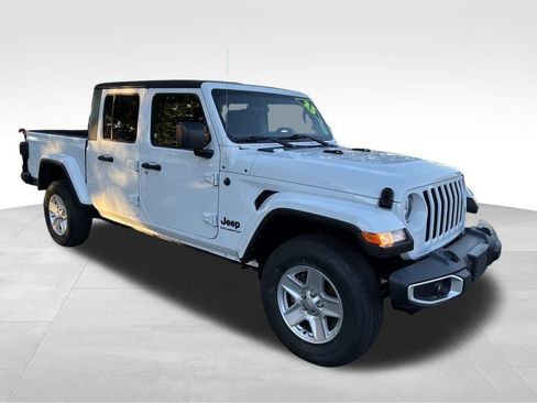 Used 2023 Jeep Gladiator Sport image 8