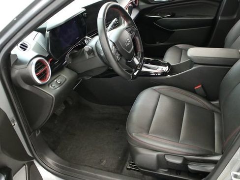 Used 2024 Chevrolet Trax RS w/ Sunroof Package FWD image 26