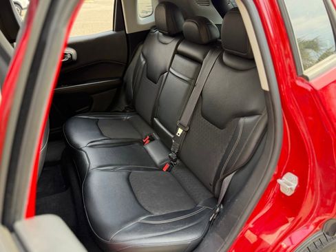 Used 2018 Jeep Compass Latitude FWD image 28