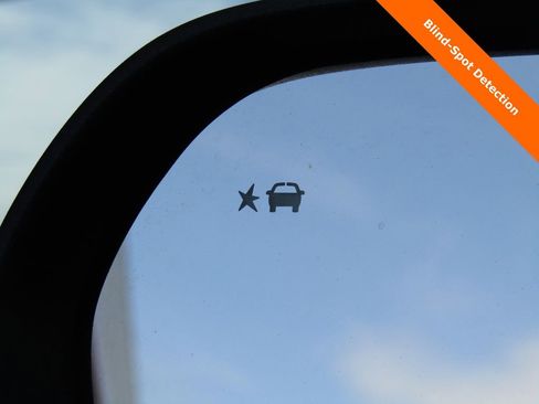 Used 2025 GMC Acadia Elevation image 8