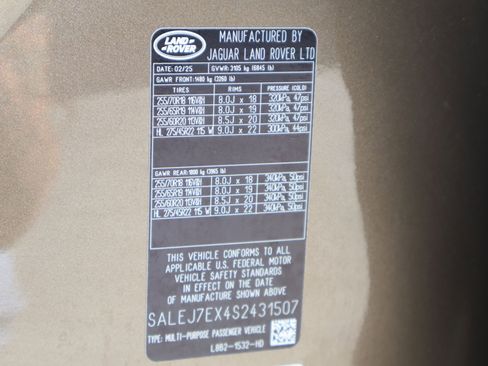 Certified 2025 Land Rover Defender 110 S AWD/4WD image 33