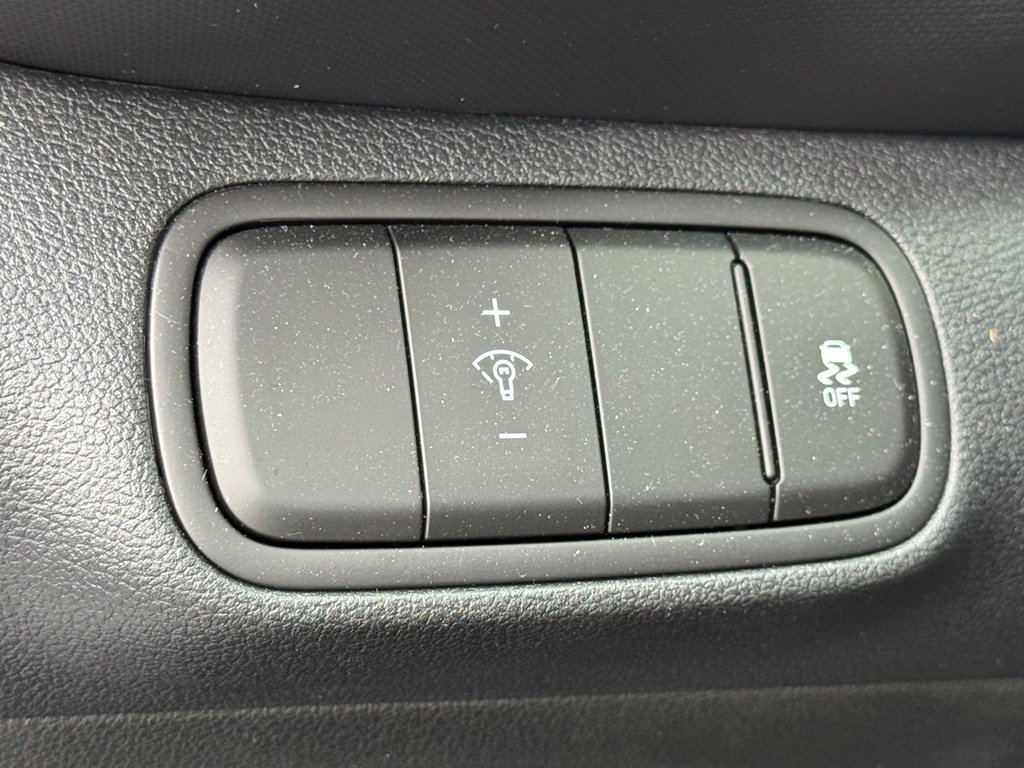 Used 2024 Hyundai Venue SEL FWD image 21