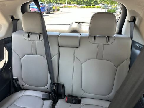 Used 2025 Honda Pilot Touring image 17
